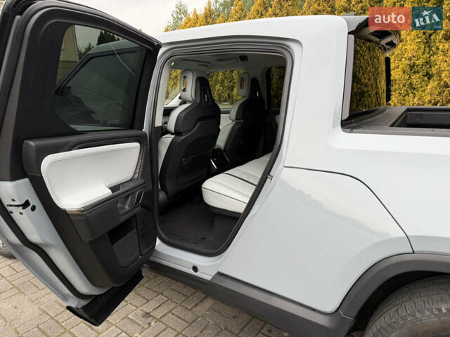 Сірий Rivian R1T, об'ємом двигуна 0 л та пробігом 56 тис. км за 42850 $, фото 44 на Automoto.ua
