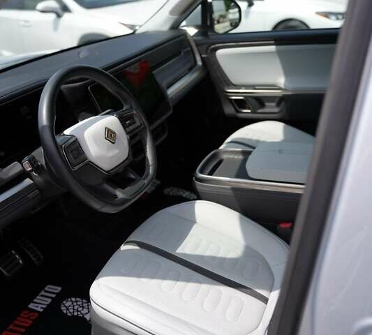 Серый Rivian R1T, объемом двигателя 0 л и пробегом 43 тыс. км за 47500 $, фото 12 на Automoto.ua