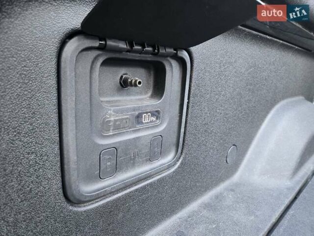 Сірий Rivian R1T, об'ємом двигуна 0 л та пробігом 59 тис. км за 52499 $, фото 36 на Automoto.ua