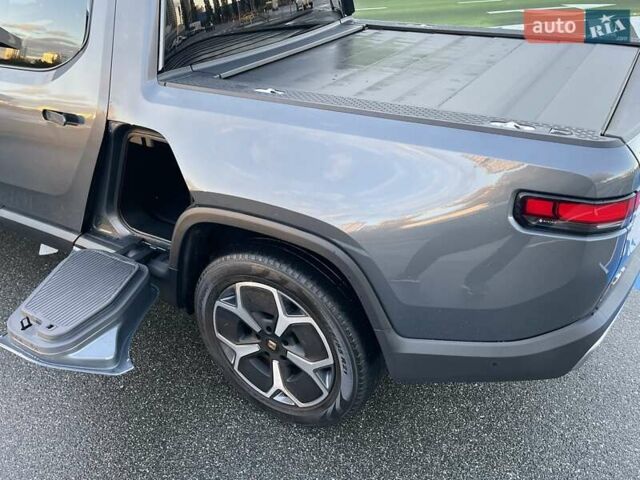 Серый Rivian R1T, объемом двигателя 0 л и пробегом 3 тыс. км за 57800 $, фото 14 на Automoto.ua