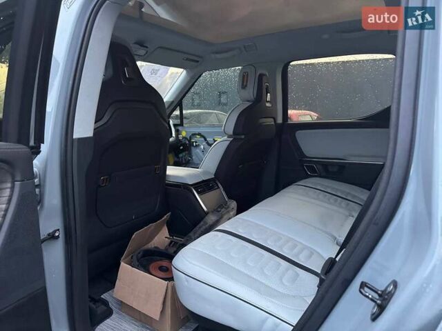 Сірий Rivian R1T, об'ємом двигуна 0 л та пробігом 62 тис. км за 32500 $, фото 5 на Automoto.ua