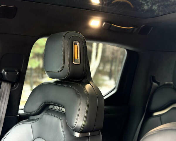 Сірий Rivian R1T, об'ємом двигуна 0 л та пробігом 63 тис. км за 43500 $, фото 44 на Automoto.ua