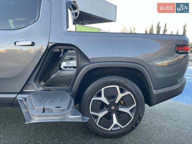 Серый Rivian R1T, объемом двигателя 0 л и пробегом 3 тыс. км за 57800 $, фото 16 на Automoto.ua