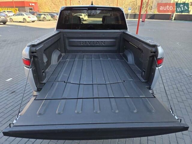 Сірий Rivian R1T, об'ємом двигуна 0 л та пробігом 59 тис. км за 52499 $, фото 34 на Automoto.ua
