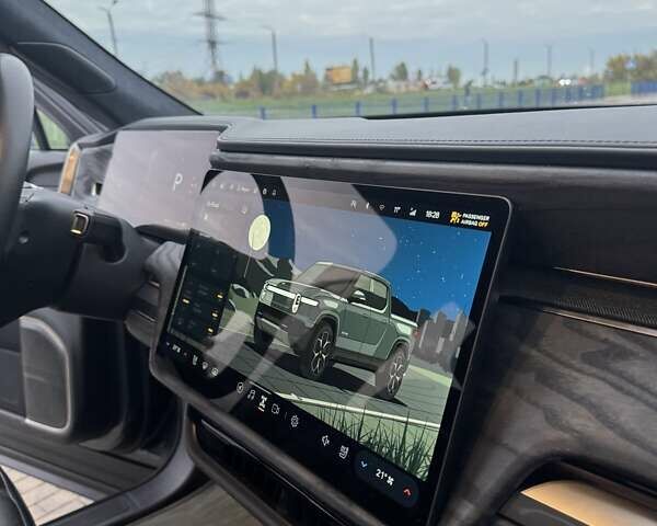 Сірий Rivian R1T, об'ємом двигуна 0 л та пробігом 68 тис. км за 37300 $, фото 28 на Automoto.ua