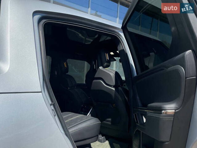 Сірий Rivian R1T, об'ємом двигуна 0 л та пробігом 20 тис. км за 57699 $, фото 30 на Automoto.ua