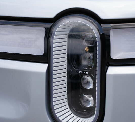 Серый Rivian R1T, объемом двигателя 0 л и пробегом 43 тыс. км за 47500 $, фото 8 на Automoto.ua