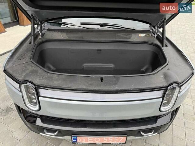 Серый Rivian R1T, объемом двигателя 0 л и пробегом 22 тыс. км за 47000 $, фото 15 на Automoto.ua