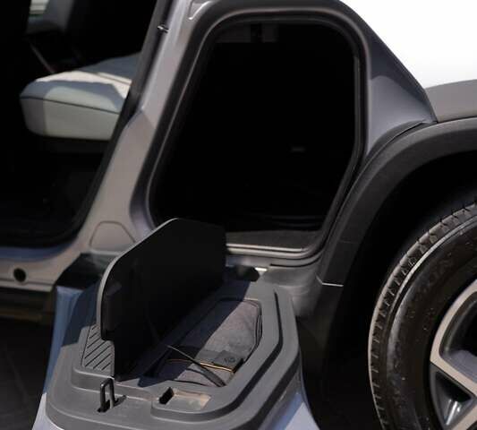 Серый Rivian R1T, объемом двигателя 0 л и пробегом 43 тыс. км за 47500 $, фото 29 на Automoto.ua