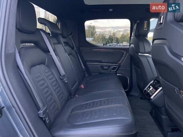 Серый Rivian R1T, объемом двигателя 0 л и пробегом 3 тыс. км за 57800 $, фото 66 на Automoto.ua