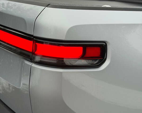 Сірий Rivian R1T, об'ємом двигуна 0 л та пробігом 63 тис. км за 43500 $, фото 17 на Automoto.ua