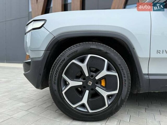 Серый Rivian R1T, объемом двигателя 0 л и пробегом 22 тыс. км за 47000 $, фото 9 на Automoto.ua