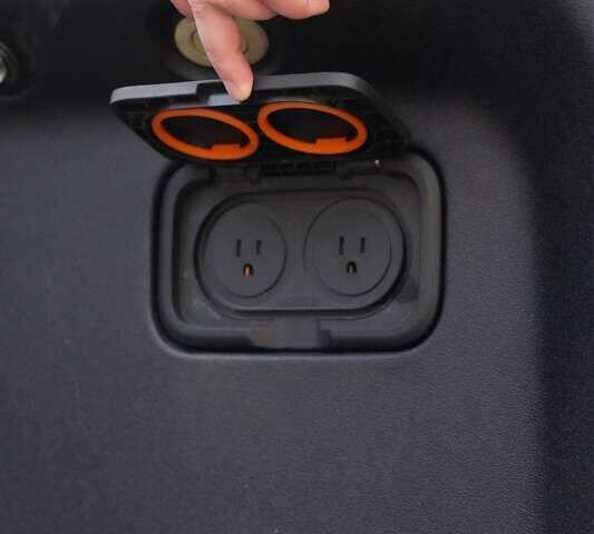 Серый Rivian R1T, объемом двигателя 0 л и пробегом 43 тыс. км за 47500 $, фото 16 на Automoto.ua