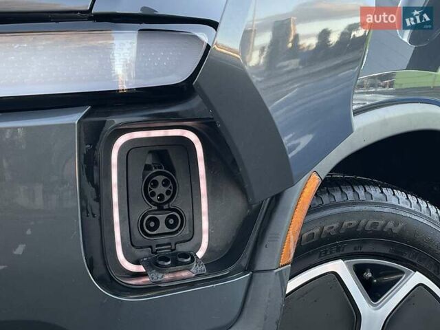Серый Rivian R1T, объемом двигателя 0 л и пробегом 3 тыс. км за 57800 $, фото 3 на Automoto.ua