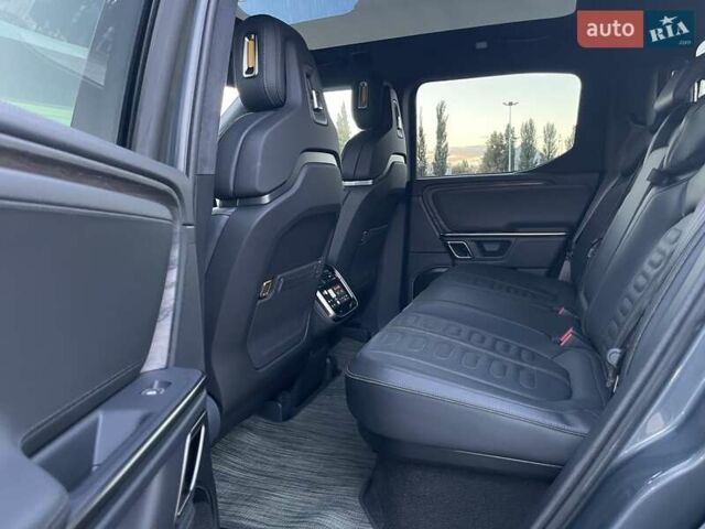Серый Rivian R1T, объемом двигателя 0 л и пробегом 3 тыс. км за 57800 $, фото 67 на Automoto.ua