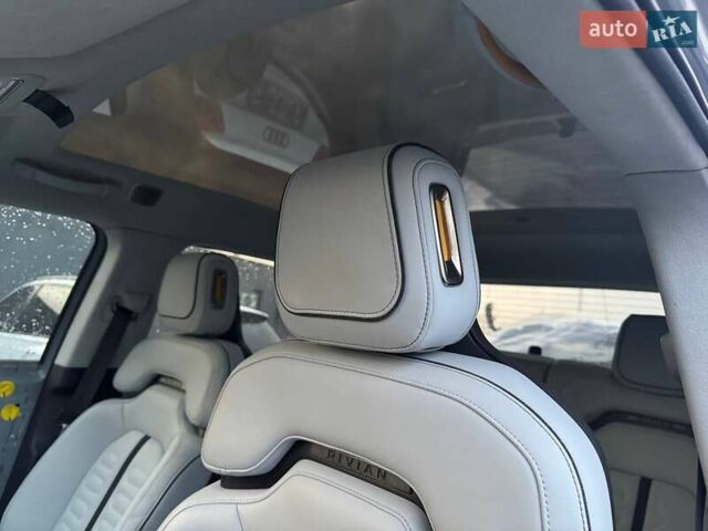 Сірий Rivian R1T, об'ємом двигуна 0 л та пробігом 62 тис. км за 32500 $, фото 4 на Automoto.ua