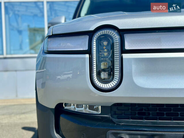 Серый Rivian R1T, объемом двигателя 0 л и пробегом 9 тыс. км за 49990 $, фото 3 на Automoto.ua