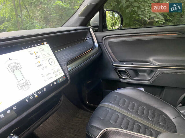 Серый Rivian R1T, объемом двигателя 0 л и пробегом 15 тыс. км за 53900 $, фото 26 на Automoto.ua