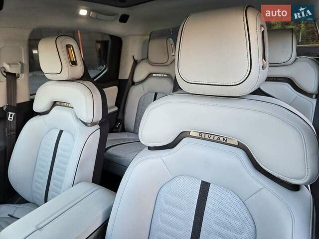Сірий Rivian R1T, об'ємом двигуна 0 л та пробігом 59 тис. км за 52499 $, фото 23 на Automoto.ua