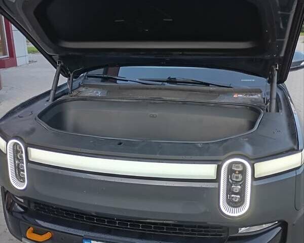 Серый Rivian R1T, объемом двигателя 0 л и пробегом 86 тыс. км за 44500 $, фото 14 на Automoto.ua