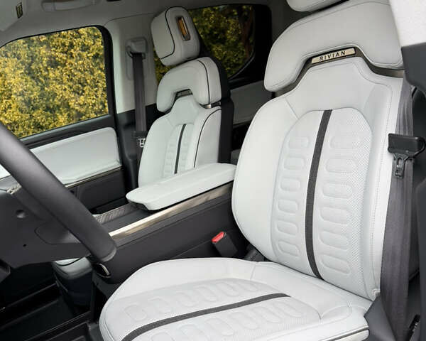 Сірий Rivian R1T, об'ємом двигуна 0 л та пробігом 56 тис. км за 42850 $, фото 26 на Automoto.ua