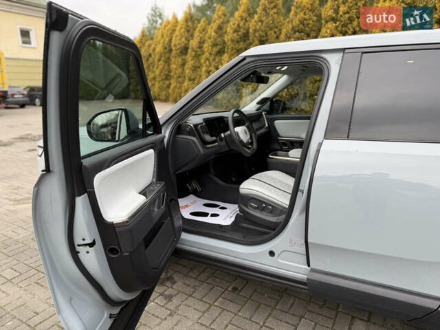 Сірий Rivian R1T, об'ємом двигуна 0 л та пробігом 56 тис. км за 42850 $, фото 19 на Automoto.ua