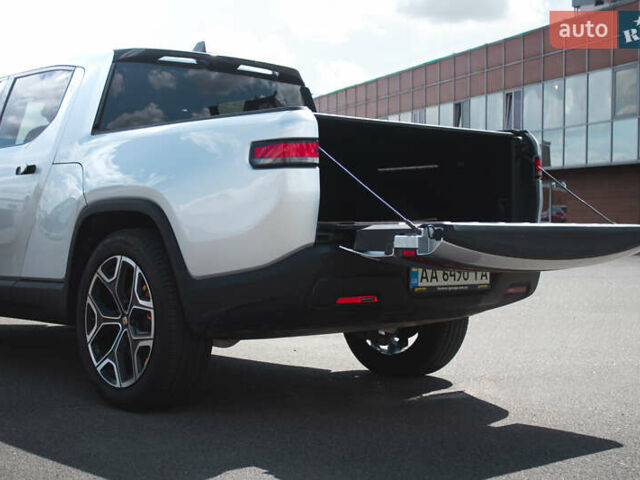 Серый Rivian R1T, объемом двигателя 0 л и пробегом 29 тыс. км за 46000 $, фото 6 на Automoto.ua