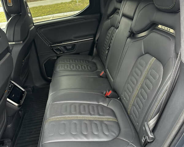 Серый Rivian R1T, объемом двигателя 0 л и пробегом 75 тыс. км за 43500 $, фото 20 на Automoto.ua