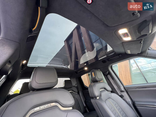 Серый Rivian R1T, объемом двигателя 0 л и пробегом 40 тыс. км за 54000 $, фото 22 на Automoto.ua