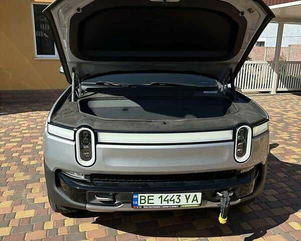 Сірий Rivian R1T, об'ємом двигуна 0 л та пробігом 64 тис. км за 43500 $, фото 4 на Automoto.ua