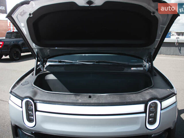 Серый Rivian R1T, объемом двигателя 0 л и пробегом 29 тыс. км за 46000 $, фото 30 на Automoto.ua