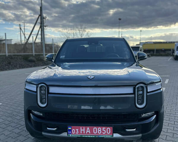 Серый Rivian R1T, объемом двигателя 0 л и пробегом 75 тыс. км за 43500 $, фото 3 на Automoto.ua