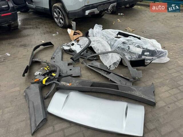 Сірий Rivian R1T, об'ємом двигуна 0 л та пробігом 62 тис. км за 32500 $, фото 23 на Automoto.ua