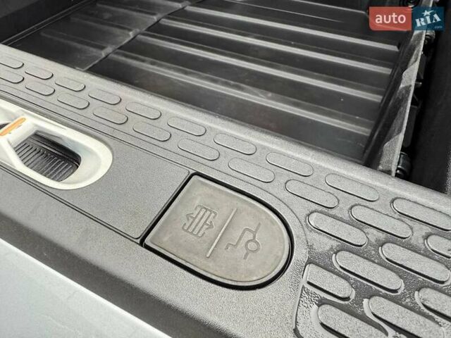 Серый Rivian R1T, объемом двигателя 0 л и пробегом 22 тыс. км за 47000 $, фото 14 на Automoto.ua