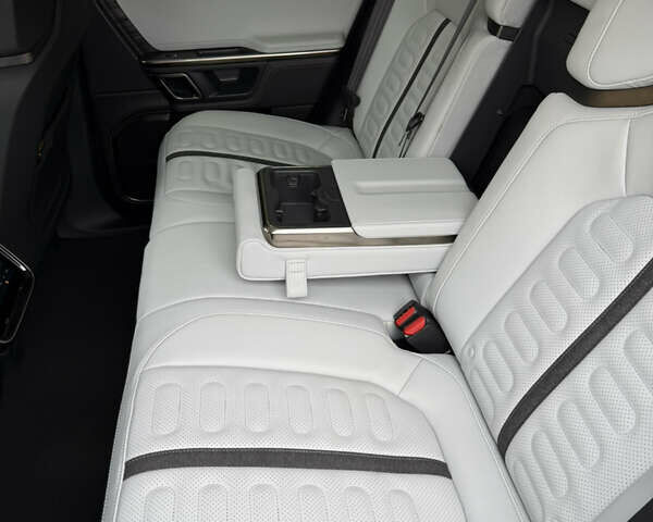 Сірий Rivian R1T, об'ємом двигуна 0 л та пробігом 56 тис. км за 42850 $, фото 48 на Automoto.ua