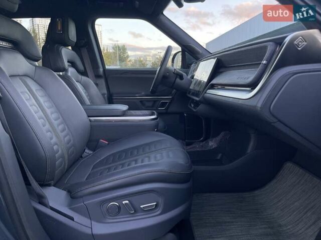 Серый Rivian R1T, объемом двигателя 0 л и пробегом 3 тыс. км за 57800 $, фото 60 на Automoto.ua