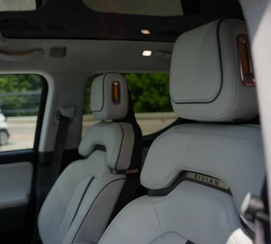 Серый Rivian R1T, объемом двигателя 0 л и пробегом 43 тыс. км за 47500 $, фото 19 на Automoto.ua