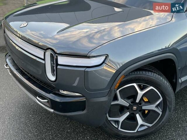 Серый Rivian R1T, объемом двигателя 0 л и пробегом 3 тыс. км за 57800 $, фото 2 на Automoto.ua