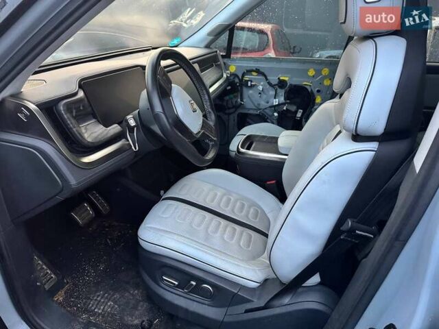 Сірий Rivian R1T, об'ємом двигуна 0 л та пробігом 62 тис. км за 32500 $, фото 2 на Automoto.ua