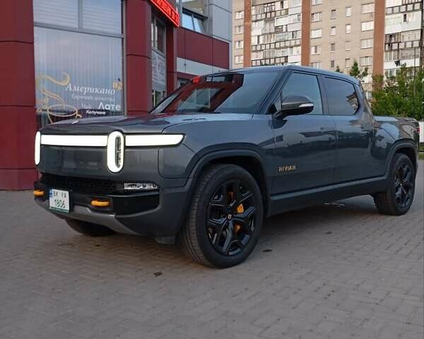 Серый Rivian R1T, объемом двигателя 0 л и пробегом 86 тыс. км за 44500 $, фото 1 на Automoto.ua