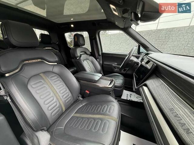 Серый Rivian R1T, объемом двигателя 0 л и пробегом 22 тыс. км за 47000 $, фото 5 на Automoto.ua