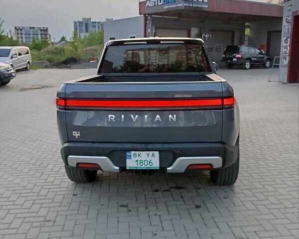 Серый Rivian R1T, объемом двигателя 0 л и пробегом 86 тыс. км за 44500 $, фото 4 на Automoto.ua