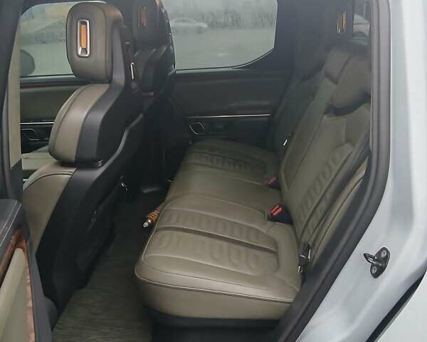 Сірий Rivian R1T, об'ємом двигуна 0 л та пробігом 49 тис. км за 43500 $, фото 16 на Automoto.ua