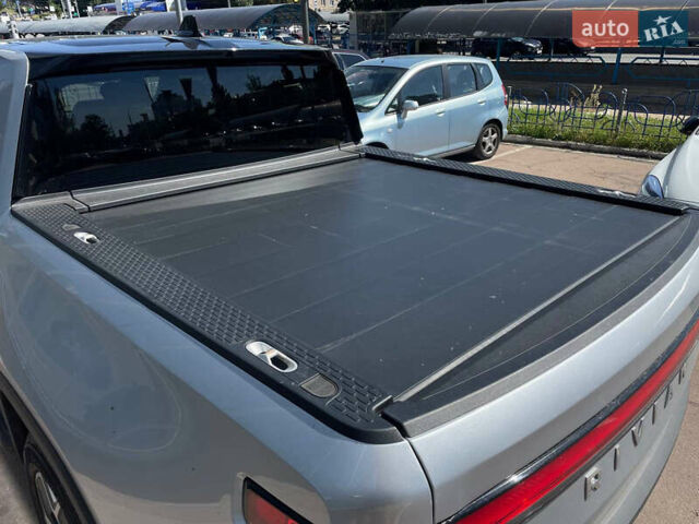 Сірий Rivian R1T, об'ємом двигуна 0 л та пробігом 20 тис. км за 57699 $, фото 25 на Automoto.ua