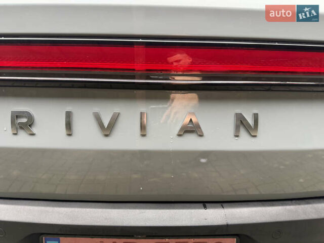 Сірий Rivian R1T, об'ємом двигуна 0 л та пробігом 56 тис. км за 42850 $, фото 16 на Automoto.ua