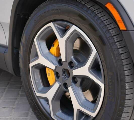 Серый Rivian R1T, объемом двигателя 0 л и пробегом 43 тыс. км за 47500 $, фото 13 на Automoto.ua