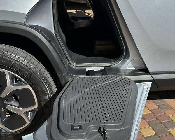 Сірий Rivian R1T, об'ємом двигуна 0 л та пробігом 64 тис. км за 43500 $, фото 7 на Automoto.ua