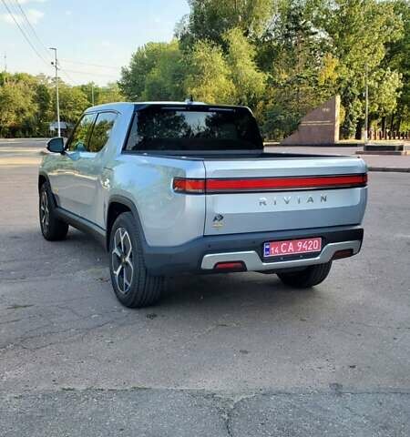 Серый Rivian R1T, объемом двигателя 0 л и пробегом 7 тыс. км за 54950 $, фото 7 на Automoto.ua