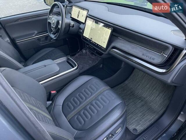 Серый Rivian R1T, объемом двигателя 0 л и пробегом 3 тыс. км за 57800 $, фото 59 на Automoto.ua