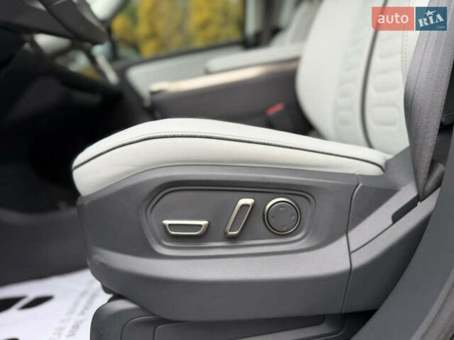 Сірий Rivian R1T, об'ємом двигуна 0 л та пробігом 56 тис. км за 42850 $, фото 24 на Automoto.ua